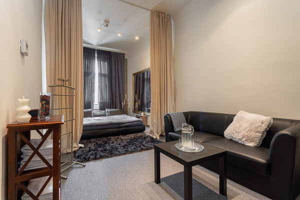 Private room in the quiet street in the down town. Apartment is close to metro &  Private room King in the Prague down town Private room in rental unit vacation rental 648353558655243205