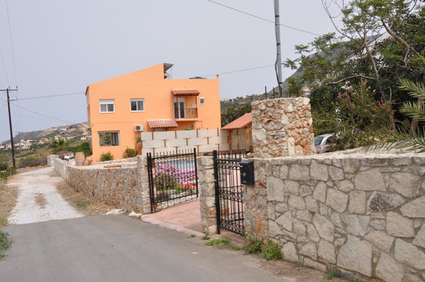 Villa soignée,sur 2 étages avec 2 appartements indépendants.<br />Vue imprenable  Divine Villa à Plaka avec piscine Entire cottage vacation rental 20492924
