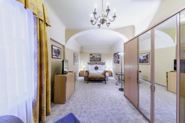 Beautiful spacious apartment in the heart of  Prague. Prague, Czechia · Residence Cosia  ·  Queen Suite - Deluxe Entire rental unit vacation rental 40480726