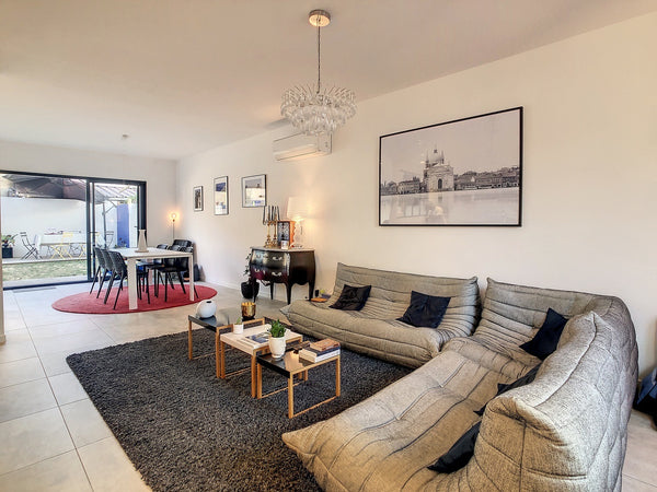 Nous vous recevons avec plaisir dans une maison de 135 m² où nous résidons : une Bègles, France Chambre et salle de bain privées dans maison Private room in townhouse vacation rental 603253796427338965