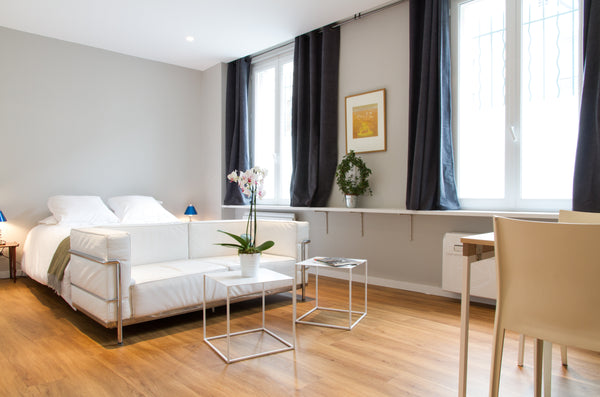 Nice studio entirely renovated by an interior designer located in the lively are Paris, France Large studio Montmartre Airco Entire rental unit vacation rental 7043650