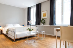 Nice studio entirely renovated by an interior designer located in the lively are Paris, France Large studio Montmartre Airco Entire rental unit vacation rental 7043650