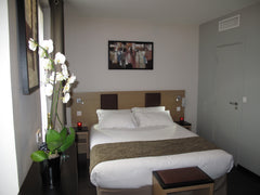 Idéalement situé à proximité de lieux mythiques : Montmartre, Sacré Cœur, marché Paris, France Source Hôtel Paris Montmartre : SUITE 5 PERSONNES Room in bed and breakfast vacation rental 9763149