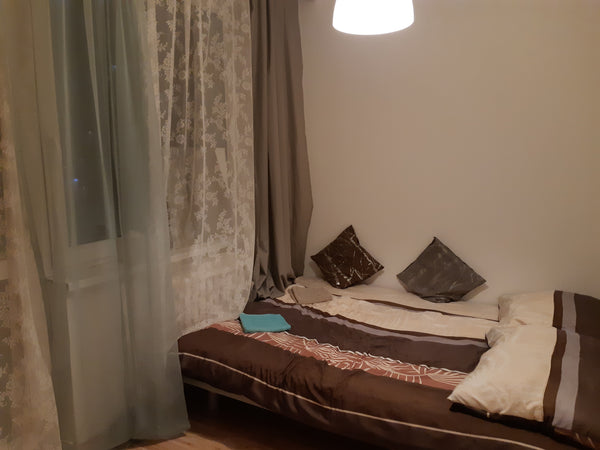 Skvělý útulný pokoj s balkonem. Wi-Fi. Výborná dopravní dostupnost - tramvaj 22  Prague, Czechia Room with balcony Private room in rental unit vacation rental 31286807