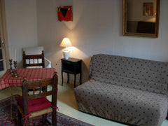 Studio situé au coeur du quartier de Vaise, donnant sur la cour intérieure d'un  Sainte-Foy-lès-Lyon, France Studio sur cour intérieure Entire rental unit vacation rental 30415092