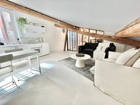 Bienvenue dans notre ancienne chambre de bonne récemment rénovée sous les toits   Vieux Lyon ❤️ charmant pied a terre sous les toits Entire rental unit vacation rental 51759111