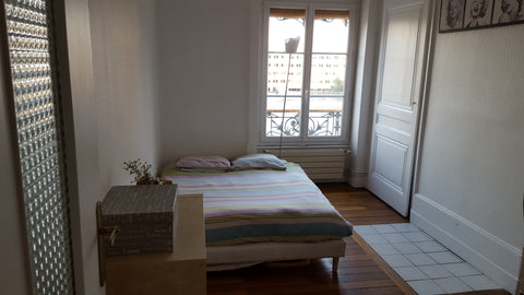 Belle chambre de 15 m2, Lit double confortable, placard et bureau.<br />Accès SD Lyon, France Belle chambre proche Presqu'île Private room in rental unit vacation rental 8988175