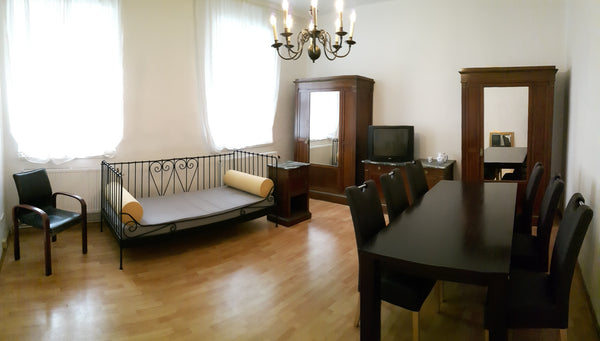 Stilvolle 40 m² Wohnung in einem für Wien architektonisch typischen Haus des 19t  Apartment Schönbrunn - 40m² Entire rental unit vacation rental 35258273