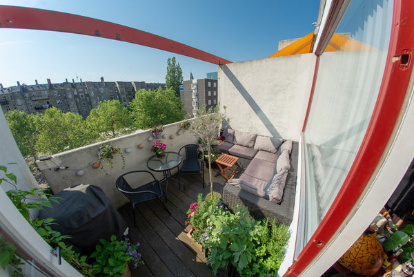 Modern and stylish apartment equipped with a large and blooming, west-facing ope Copenhagen, Denmark Charming flat w. private balcony and great locale Entire rental unit vacation rental 35176228