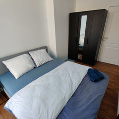 Come and enjoy a sunny, high-ceilinged private room in easily reachable neighbou  Cheerful Bright Room in Etterbeek with Double Bed Private room in townhouse vacation rental 579632873915485491