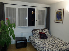 Studio indépendant, avec salle de bain, WC, et coin cuisine (entrée privée).<br  Paris, France Studio indépendant,proche de toutes commodités. Private room in rental unit vacation rental 28704857