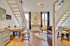 This superb 45 m2 duplex apartment, located in the heart of the historic center  Rennes, France Sweet Melody - Beau T2 - Quartier Saint Pierre Entire rental unit vacation rental 722328036258165545