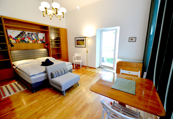 Our charming studio flat with balcony is the ideal retreat during your Vienna tr Vienna, Austria ❤️Charming with balcony in hip & trendy Margareten Entire rental unit vacation rental 40103937