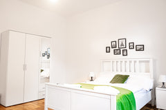 Eine hübsches Zimmer mit Gemeinschaftsbad im Herzen Wiens mitten im Botschaftsvi Vienna, Austria Charming double Room - ideal for Longstays Private room in rental unit vacation rental 599002006405792469