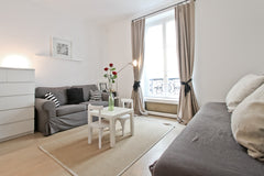 The apartment is located on a private street between the Eiffel Tower and Invali Paris, France Eiffel Tower 55m² 1BDR Entire rental unit vacation rental 2760625