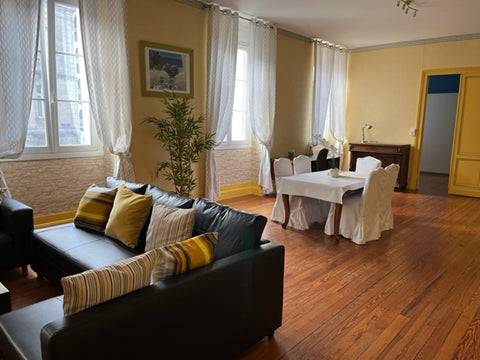 BAIL MOBILITE POSSIBLE (étudiants / pro en mobilité / stage / apprentis)<br />LO Bordeaux, France Appartement T4 Gare St Jean ( bail mobilité) Entire rental unit vacation rental 47739013