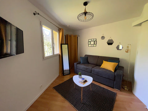 Bienvenue dans notre charmant studio.<br />Parfaitement situé entre vignoble et  Gradignan, France Charmant Studio entre Vignoble et Mer Entire guesthouse vacation rental 649765874230427919