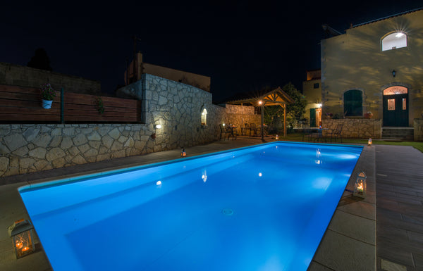 To Skandalis Apartments βρίσκεται στο χωριό Χωραφάκια στο Ακρωτήρι, σε απόσταση  Chania, Greece Skandalis Apartments (Athina) with sea view Entire condo vacation rental 44582398