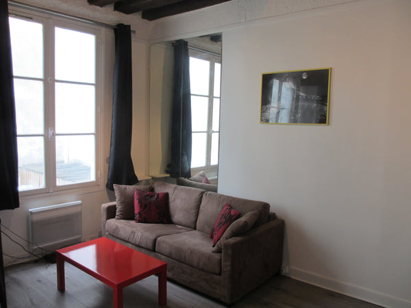 Charming studio with a few minutes by foot to the Eiffel Tower!<br /><br />In a  Paris, France Charming apartment near the Eiffel Tower Entire rental unit vacation rental 11391555