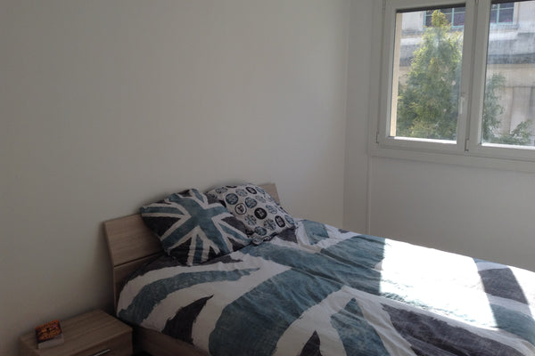 Madame, Monsieur,    bonjour,<br /><br />Besoin d'une chambre spacieuse et lumin Grenoble, France Chambre près de nation Private room in rental unit vacation rental 21007022