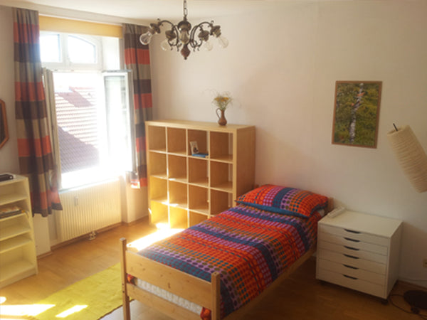 The room I'm offering wins people over with its size and it's brightness.<br />< Vienna, Austria Sunny 25m