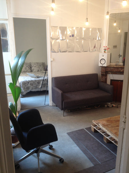 Appartement/Atelier de deux jeunes Artistes de 21 ans, situé à 1 minute du Métro Paris, France Appartement d'Artistes à Oberkampf Entire rental unit vacation rental 7258469