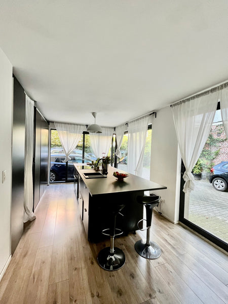 Welkom in deze oase van rust in centrum Antwerpen! Per maand reserveren kan ook.  Gezellig gelijkvloers appartement vlakbij centrum Entire condo vacation rental 719397281987852409