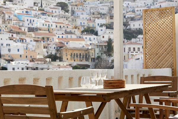 Cute little house situated in the Heart of Ioulis with a view of the entire Chor Athens, Greece Villa Mia Entire rental unit vacation rental 42196220