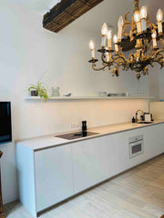 Spacious two bedroom apartment, fully equipped with all necessary amenities. Uni  Luminous apartment in historic city center Entire rental unit vacation rental 53495724