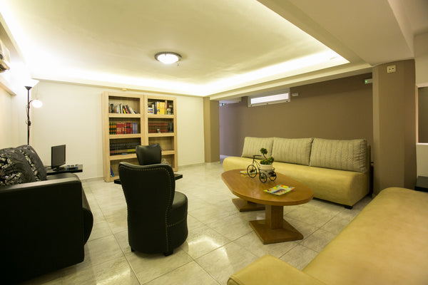 This spacious rooms features one bedroom and a separate lounge area.<br />The ho  Life Hotel Family Suite 