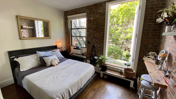 Modern chic apartment with exposed brick and traditional New York fire escape. T Hawaii, United States Rental unit in New York · ★4.94 · 1 bedroom · 1 bed · 1 bath Entire rental unit vacation rental 42636742