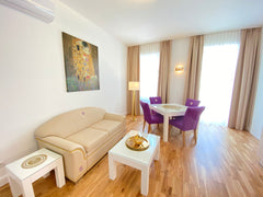 Unser gemütliches Apartment liegt in einem klassischen Wiener Altbau im 2. Bezir Vienna, Austria Steiner Residences Nestroyplatz Two-bedroom Apt. Entire rental unit vacation rental 654405629439613058