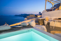 Mesmerizing views and absolute comfort are the key to a perfect holiday!<br /><b Oia, Greece Canvas Suites | Artemis Suite with Outdoor Jacuzzi Cycladic home vacation rental 12014371