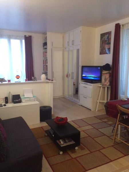 Situé entre la rue du poteau et la rue du ruisseau à 5 minutes à pieds  du métro Paris, France Appartement entier Entire rental unit vacation rental 11299813