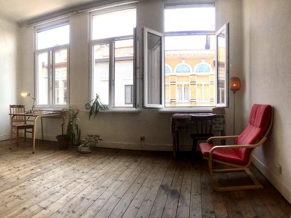Hi <br />I'm Mahmoud  <br />I'm a Painter<br />For 2 years I'm living in Antwerp Antwerp, Belgium Zen loft for poets, philosophers and book lovers.. Entire loft vacation rental 679351963704624069