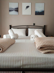 Comfortable ROOM in a SHARED apartment.<br />7' away from metro and train statio Athens, Greece * Share and care * Private room in rental unit vacation rental 35811449