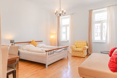 Eine wunderschöne, stylische Wohnung in einem historischen Wiener Altbaugebäude   Cheerful 2BR Apartment - Suitable for Longstays Entire rental unit vacation rental 681718322129402993