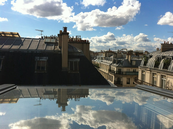 Discover the charm, calm and authenticity of Parisian rooftops ... this small st Paris, France Studio in the heart of Paris Entire rental unit vacation rental 6769203