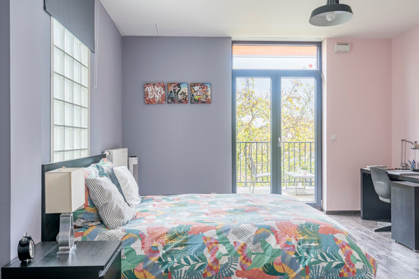 Grand studio avec un beau balcon plein sud.<br />Lumineux, calme et verdure en c Lyon, France Grand Studio avec Balcon & Parking privé Entire rental unit vacation rental 43523133
