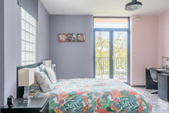 Grand studio avec un beau balcon plein sud.<br />Lumineux, calme et verdure en c Lyon, France Grand Studio avec Balcon & Parking privé Entire rental unit vacation rental 43523133