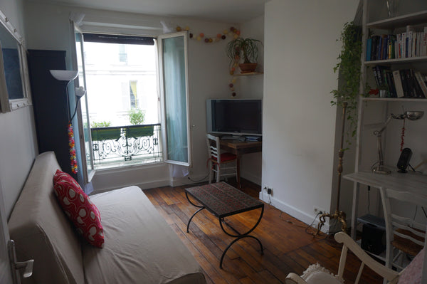 Renting out a 1 bedroom cosy flat in great area with a lot of commerce around :  Paris, France Cosy Flat in Paris 5 min Montmartre Entire rental unit vacation rental 5961382