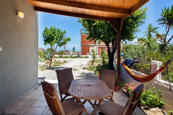 Cosy, small, two-storey single-standing house one minute walk to the beach of Am Heraklion, Greece Cosy detached maisonette by the sea Entire home vacation rental 24815941