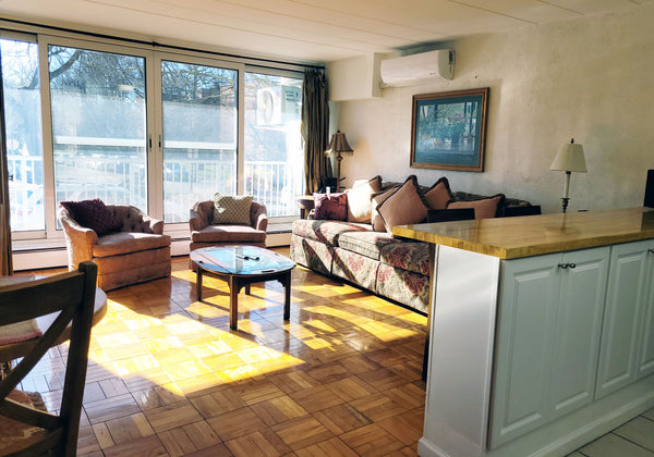 Lovely 1BR with private balcony and gorgeous. Ideal location...just steps from B New York, NY Rental unit in Queens · ★5.0 · 1 bedroom · 1 bath Entire rental unit vacation rental 41009396