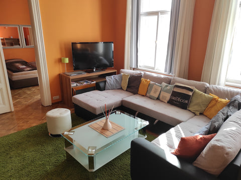 90 sqm - 950 sqf<br />With LIFT/ELEVATOR and a wheelchair LIFT/ELEVATOR access.< Prague, Czechia ❤️ The essence of the OLD TOWN ❤️ Entire rental unit vacation rental 5882166