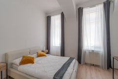 Grazie alla sua posizione strategica, questo spazio offre facile accesso a tutte Vienna, Austria Frisch renovierte Apartment mit 1 schlafzimmer Entire rental unit vacation rental 675860126360387614