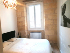 Bonjour cher voyageur,<br />merci de lire <br />vous occupez leT3 avec moi seule Bordeaux, France cosy T3 bordelais centre + prêt de vélo Private room in bed and breakfast vacation rental 51221535