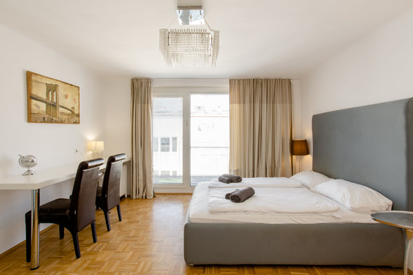 Dieses wunderschöne Apartment liegt im Herzen Wiens. Das Apartment ist komplett  Vienna, Austria Rooftop Vienna Opera Entire rental unit vacation rental 51742603