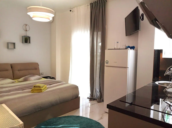 A separate apartment on the 3rd floor of a 5-storey building is located 3 minute Los Angeles, California, United States Cozy studio on 3rd floor near Victoria metro. Entire rental unit vacation rental 44610168