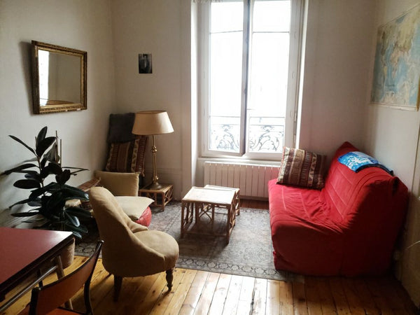 Situé idéalement au cœur du 7ème arrondissement entre les stations de métro Saxe Lyon, France Chaleureux T1bis 40m² idéalement situé Entire rental unit vacation rental 48062341
