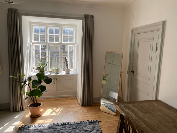 Lovely 23 sqm spacious room with high ceiling, stucco and a nice south-facing wi Copenhagen, Denmark In the heart of Frederiksberg C Private room in condo vacation rental 51468398